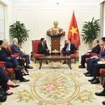 Le ministre des Affaires Lê Hoai Trung (droite) et le ministre canadien du Commerce international, Maninder Sidhu. Photo: Le ministère vietnamien des Affaires étrangères