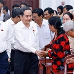 Le président de l’Assemblée nationale (AN), Trân Thanh Mân, rencontre les électeurs de la ville de Cân Tho. Photo: VNA