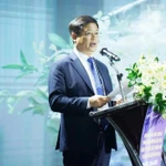 Nguyên Thanh Binh, vice-président permanent du Comité populaire de la ville de Huê, s'exprime lors de la conférence. Photo: VNA