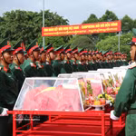 Dak Lak honore la mémoire de 27 soldats volontaires et experts vietnamiens tombés au Cambodge. Photo: VNA