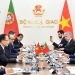Le ministre vietnamien des Affaires étrangères s’entretient avec son homologue portugais. Photo: ministère vietnamien des Affaires étrangères