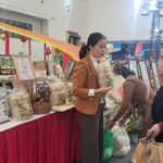 Présentation de produits OCOP. Photo: VNA