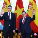 Le Premier ministre Pham Minh Chinh et son homologue espagnol Pedro Sánchez. Photo: VNA