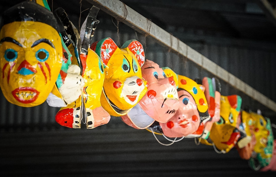 Les masques en papier figurent parmi les jouets emblématiques de la Fête de la mi-automne. Photo: VNA