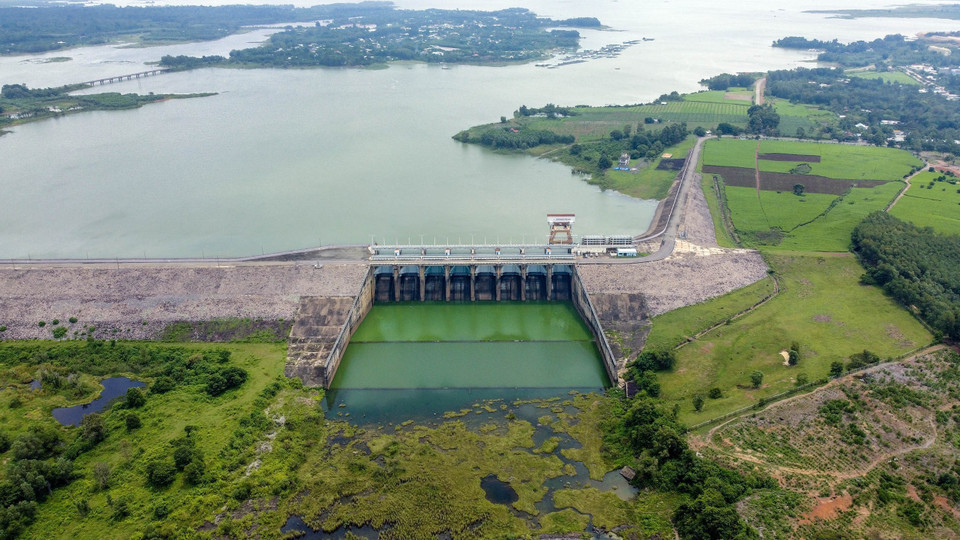Le lac hydroélectrique Tri An a une superficie de 324 km².