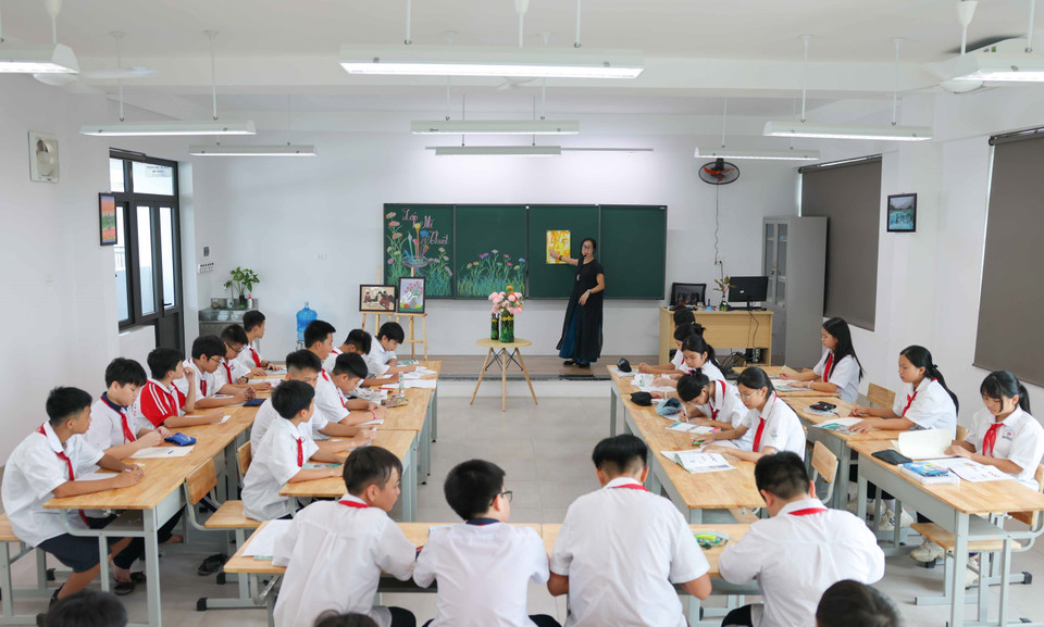 Pour l'année scolaire 2024-2025, le collège An Dương Vương (commune de Viet Hung, district de Dong Anh) accueille 193 élèves en classe de 6e, sur un total de 469 élèves dans l'ensemble de l'établissement.