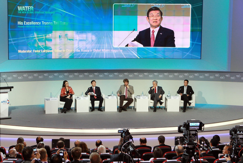 Le président vietnamien Truong Tan Sang prend la parole lors de la séance plénière du Sommet des affaires de l'APEC 2012 sur le thème « L'eau : une nouvelle ressource stratégique mondiale », dans la ville de Vladivostok (Russie, 2012). Photo : Nguyen Khang/VNA