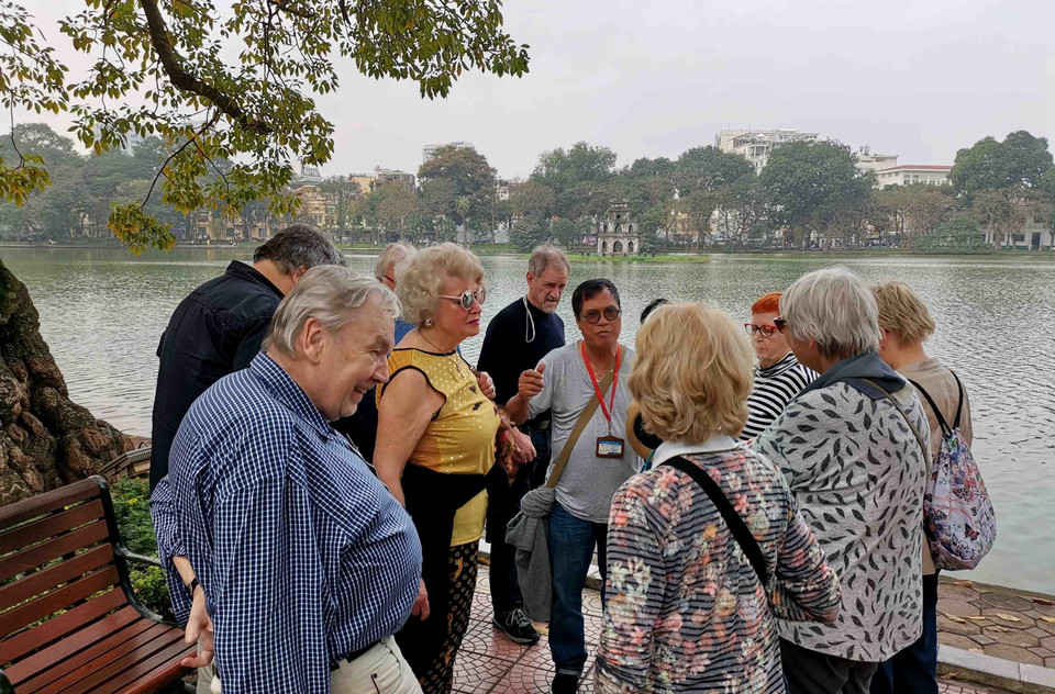 En tant que "Ville pour la paix", Hanoï attire annuellement un nombre considérable de visiteurs vietnamiens et étrangers. Photo : VNA