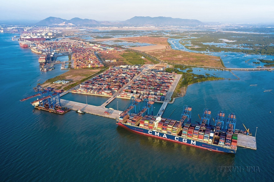Le port international Gemalink, situé dans la province de Ba Ria-Vung Tau (Sud), constitue l'unique port en eau profonde de la région de Cai Mep - Thi Vai. Ce projet est le fruit d'un investissement conjoint entre la société vietnamienne Gemadept et le groupe français CMA-CGM. La première phase a été mise en chantier en février 2019, avec une superficie de 33 hectares et un investissement total de 330 millions de dollars. Photo : VNA