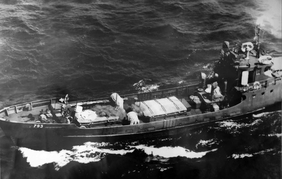 Au cours de ses années d'activité jusqu'à 1975, la piste Ho Chi Minh en mer facilita le transport de volumes considérables d'équipements militaires, de munitions et de médicaments, ainsi que le déplacement de nombreux soldats et cadres du Parti. Elle contribua largement à la victoire finale en 1975. Photo d'archives : VNA