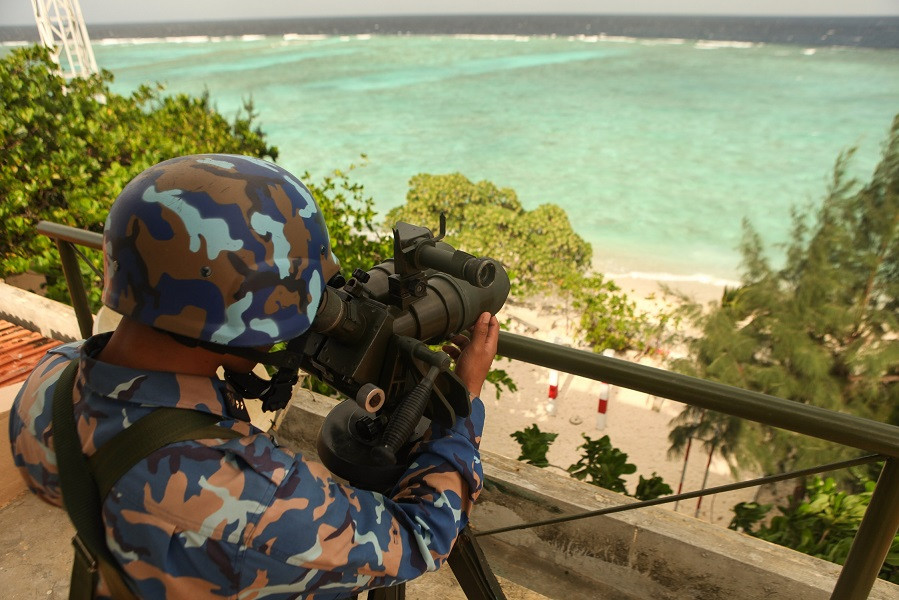 L'observation à l'aide de télescopes permet aux soldats de surveiller activement les cibles à distance. Photo : VI