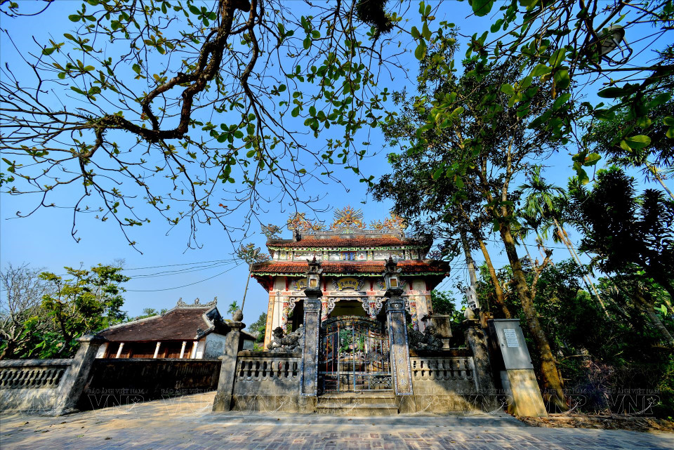 Un ancien temple à Phuoc Tich.