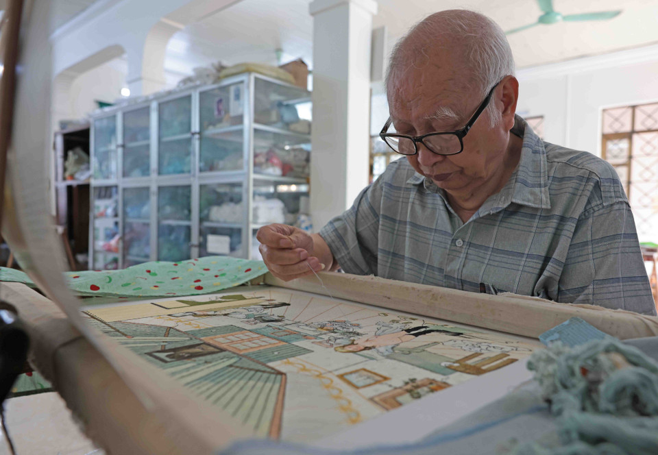 Les broderies à la main des artisans de Thang Loi sont appréciés des clients nationaux et internationaux.