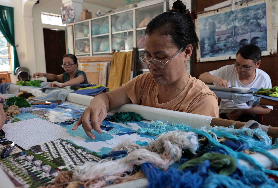 La méthode traditionnelle de broderie à la main est toujours appliquée.