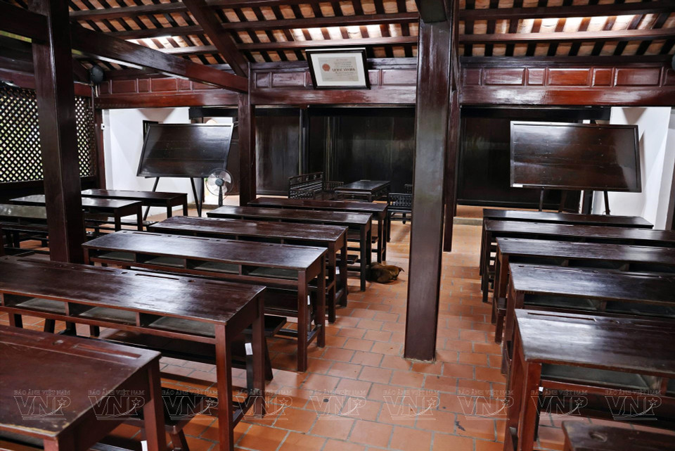 Panorama de la salle de classe principale de l'école Duc Thanh.