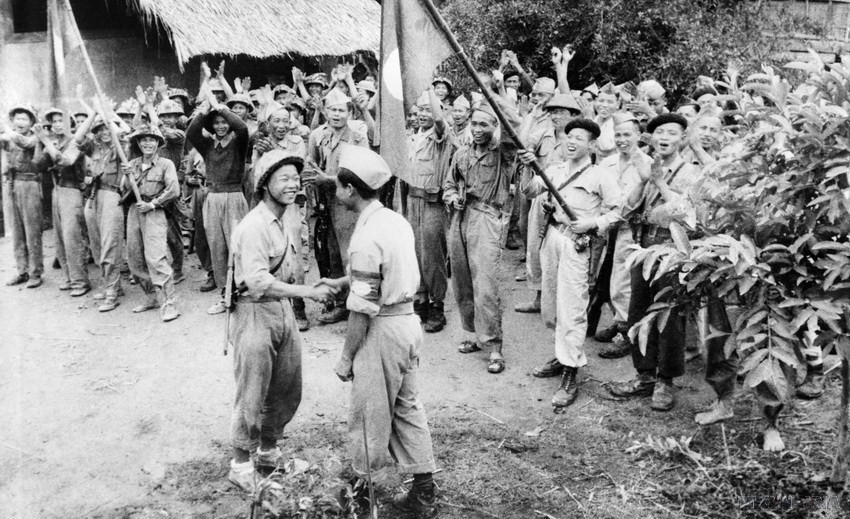 Soldats de l'alliance Vietnam-Laos pendant la résistance contre le colonialisme français en 1950. Photo : VNA