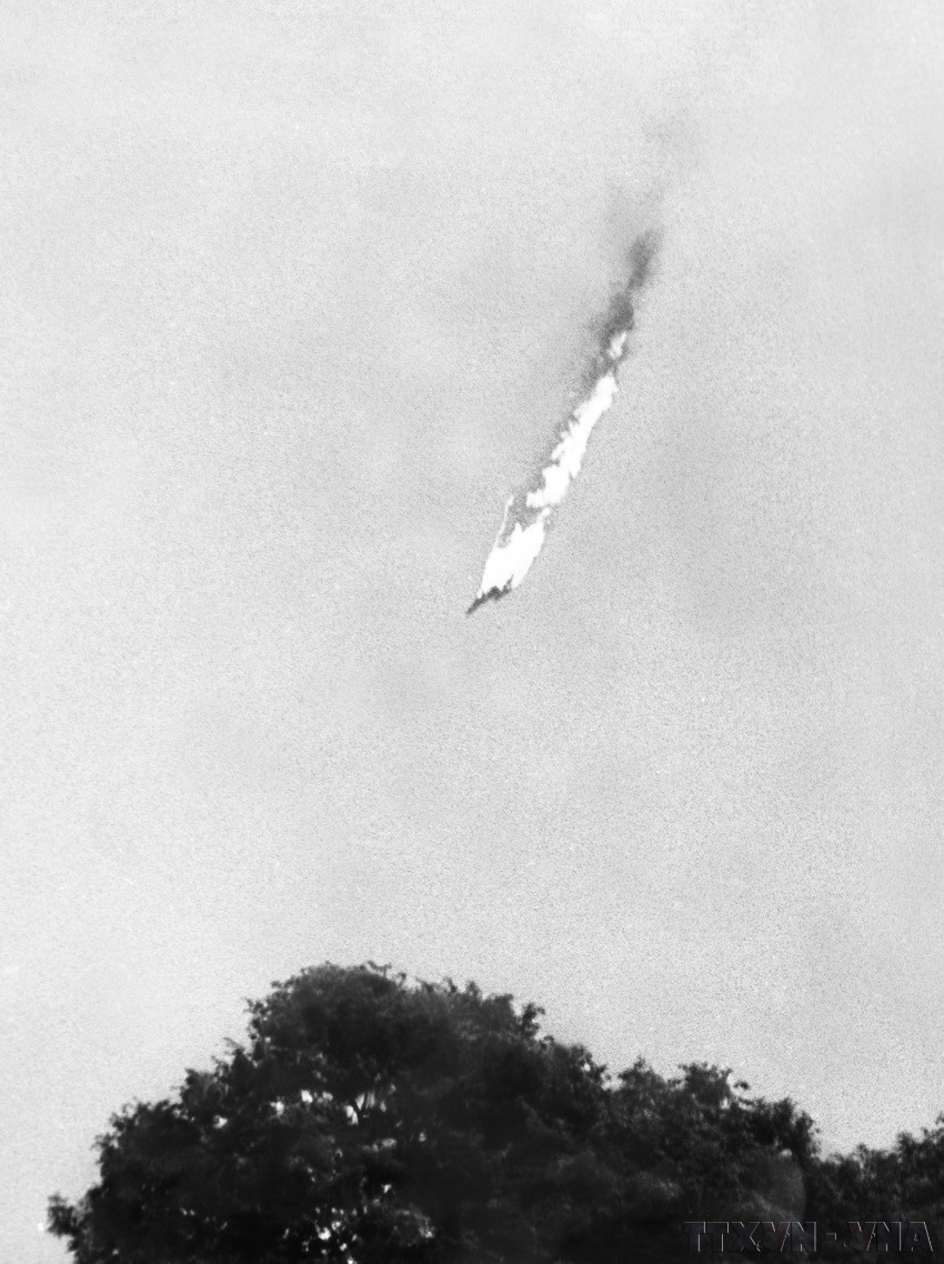 L'un des cinq avions américains abattus par les militaires et les civils de Hanoï le 27 juin 1972. Il s’agissait du 3.700e avion américain abattu dans le Nord. Photo : archives de la VNA