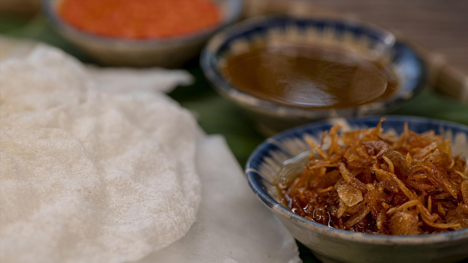 Le "banh dap" de Hoi An est une véritable institution locale. Vous le trouverez partout : des stands en bord de route aux ruelles animées de la vieille ville. Photo : Vietnam Illustré