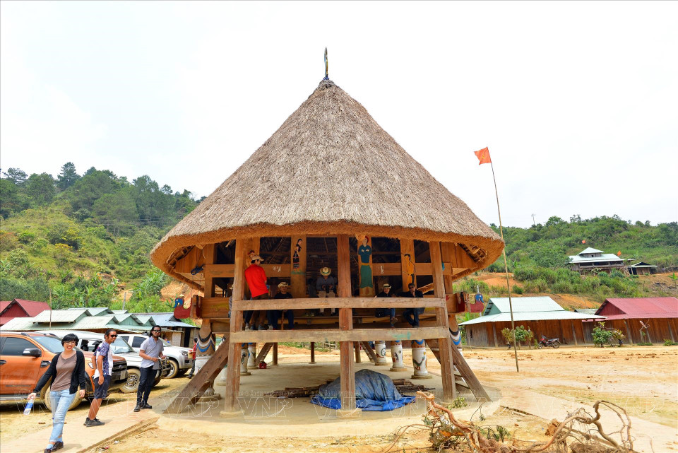 Le Guol offre une expérience unique pour les voyageurs en quête d'authenticité, leur permettant de plonger au cœur de la vie quotidienne et des traditions d'une communauté ethnique. Photo : Thanh Hoa/Vietnam illustré