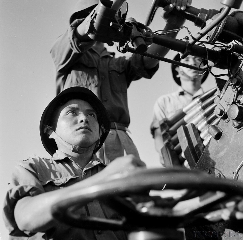 Jeune membre du Parti et artilleur polyvalent de la batterie 4, escouade 2, Phan Tuan Chi s'est distingué au combat par son courage et sa précision, participant à de nombreuses batailles et réalisant des exploits remarquables. Photo : archives de la VNA