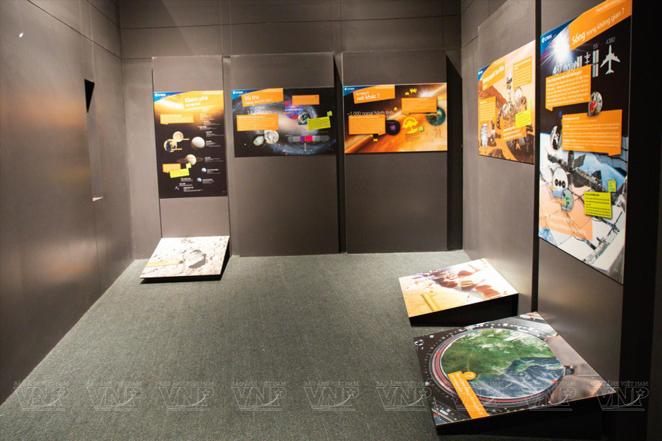 La salle dédiée à l'exploration de l'espace offre une occasion unique d'en savoir plus sur l'histoire et le développement des technologies spatiales. Photo : VI