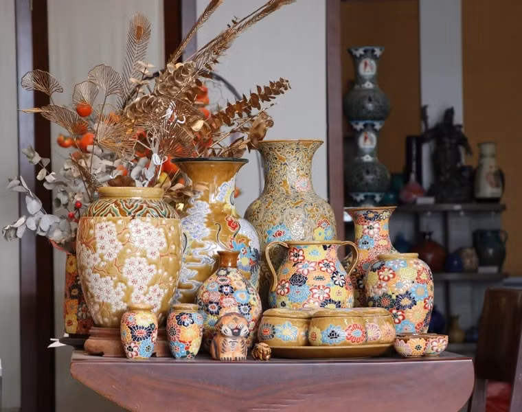 Bien Hoa, ville située le long du fleuve Dong Nai, est réputée pour sa production de céramiques traditionnelles, un artisanat qui perdure depuis environ 300 ans. Aujourd'hui, cet artisanat survit uniquement dans les quartiers de Buu Long et Tân Van, dans les communes de Tân Hanh et Hoa An. La plupart de leurs produits sont exportés. Photo : VNA
