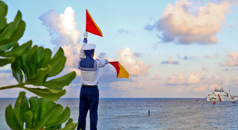 Un soldat de Truong Sa en service de garde de la mer et du ciel de la Patrie.