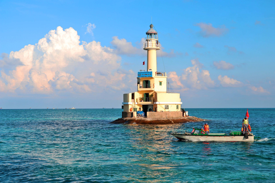 Phare sur l'île de Da Tay B.
