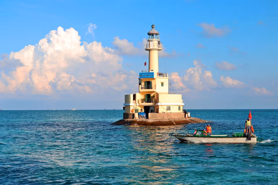 Phare sur l'île de Da Tay B.
