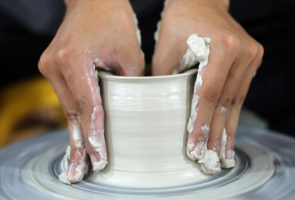 À l'heure actuelle, les ateliers de Biên Hoà produisent deux grands types de céramiques : à l'argile blanche ou noire. Photo : VI
