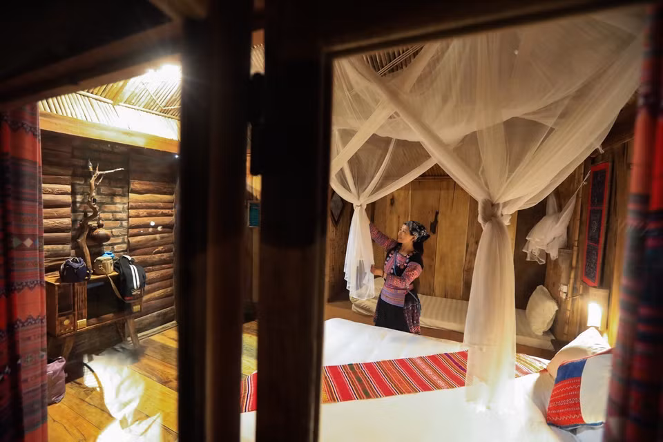 Vue intérieure d'un homestay Y Mua dans la commune de Hang Kia. Photo : VNA