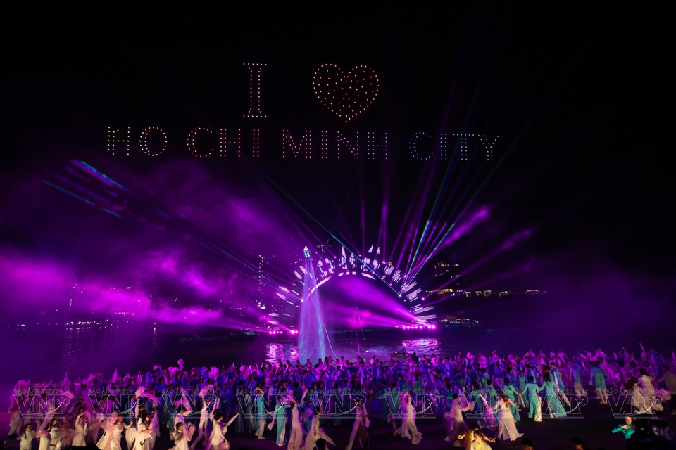 Le Festival fluvial de Ho Chi Minh-Ville met en valeur l'attrait d'une métropole agréable à vivre, tout en suscitant chez les visiteurs un désir d'exploration et de découverte. Photo : VI