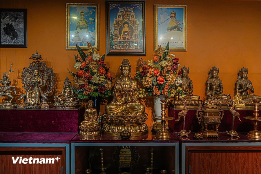 En outre, il existe également des statues de Bouddha et des statues de Bodhisattva. Photo : VietnamPlus