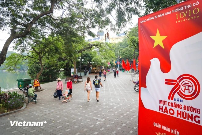 Le 70e anniversaire de la libération de la capitale est lune ccasion pour chacun de revenir sur l'histoire glorieuse, héroïque et le processus de développement de Hanoï. (Photo : Minh Hieu/Vietnam+)
