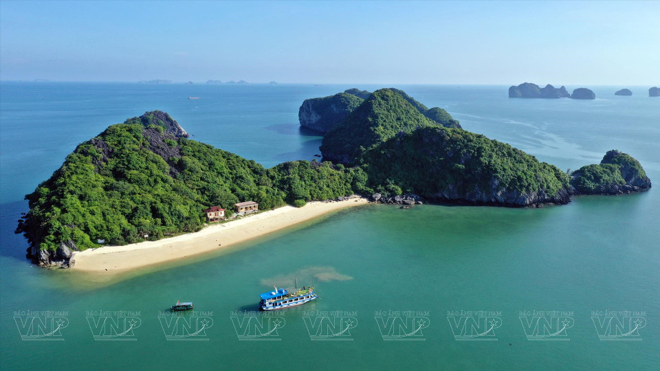 L'île aux singes (également connue sous le nom d'île Cat Dua) est un endroit très prisé des visiteurs. Photo: Cong Dat/Vietnam illustré