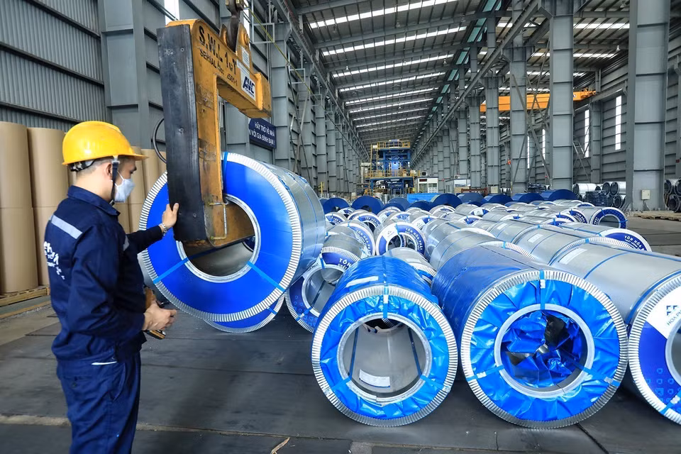 Les produits de la Sarl de production des tuyayx en acier de Hoa Phat servent non seulement le marché intérieur, mais répondent également à de nombreux marchés exigeants tels que l'UE, le Canada, le Japon... Photo: VNA