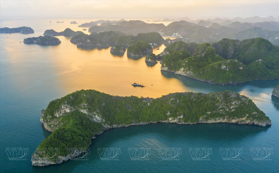 Aube sur la baie de Lan Ha. Photo: Cong Dat/Vietnam illustré