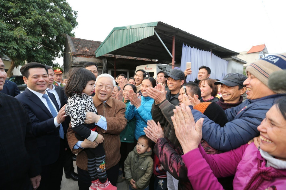 Le Parti et l'État organisent la cérémonie de remise de l'Ordre de l'Étoile d'or au secrétaire général du CC du Parti communiste du Vietnam (PCV) Nguyen Phu Trong, en reconnaissance des mérites exceptionnels et des contributions majeures du Secrétaire général à la cause révolutionnaire du Parti et de la nation.