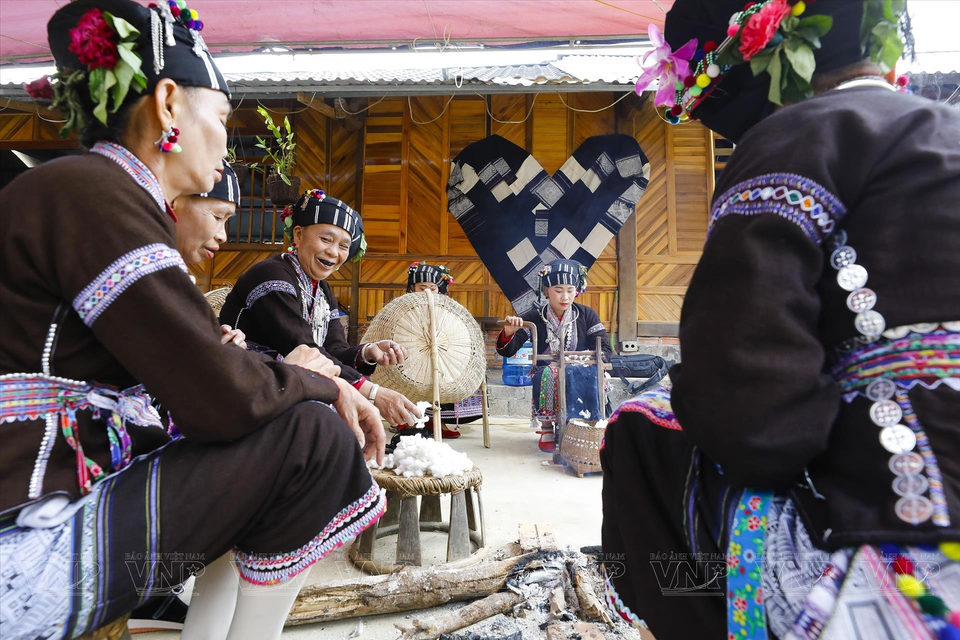 Les femmes Lu de Ban Hon sont attachées au tissage traditionnel du brocart.