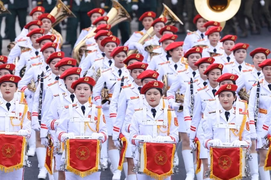 Défilé de musique militaire, formation féminine. Photo : VNA