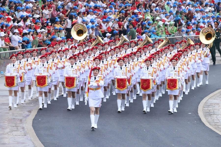 Défilé de musique militaire, formation féminine. Photo : VNA