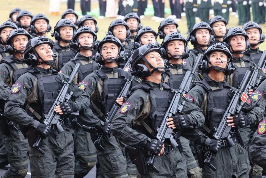 Forces spéciales de la police au défilé. Photo: VNA