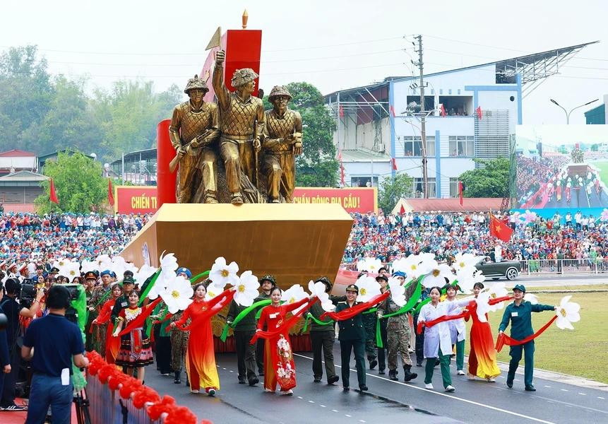 La célébration du 70e anniversaire de la Victoire de Dien Bien Phu est un événement politique particulièrement important, qui vise à promouvoir les traditions patriotiques et révolutionnaires du pays. Photo: VNA