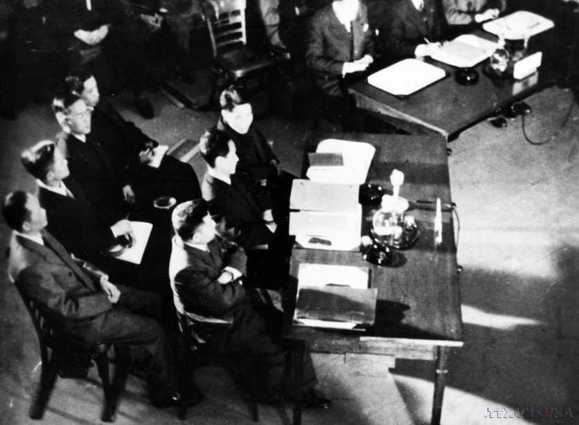 La délégation de la République démocratique du Vietnam, conduite par le vice-Premier ministre Pham Van Dong, assiste à la séance d'ouverture de la Conférence de Genève sur l'Indochine, le matin du 8 mai 1954. Photo : VNA