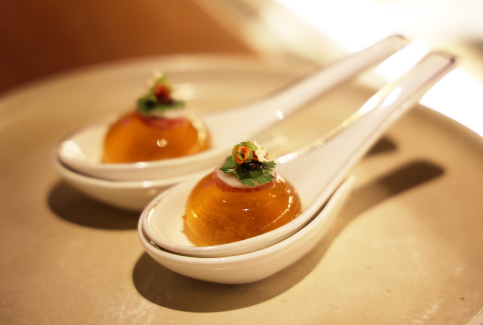 L'unique plat de boules de pho moléculaire du restaurant Le Pot Au Pho. Photo : VNA