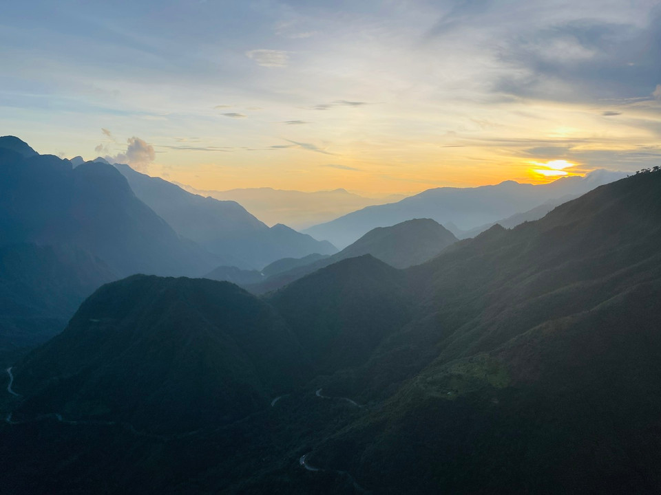 Coucher du soleil sur le col d'O Quy Ho. Photo : VNA