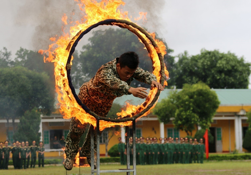 Toujours prête à intervenir, la Brigade de Commandos 198 (relevant des Forces de Commandos) mène des entraînements intensifs pour garantir sa capacité à répondre efficacement à toute menace.