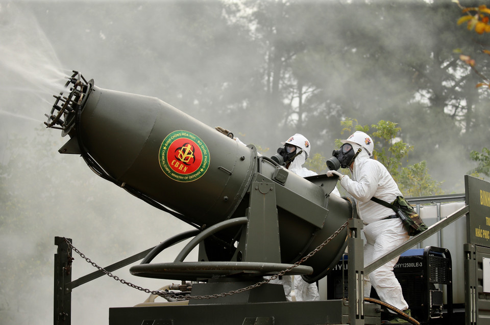 En étroite collaboration avec les acteurs de la protection civile, les forces chimiques s'entraînent régulièrement pour assurer la sécurité des populations en cas d'incident chimique.