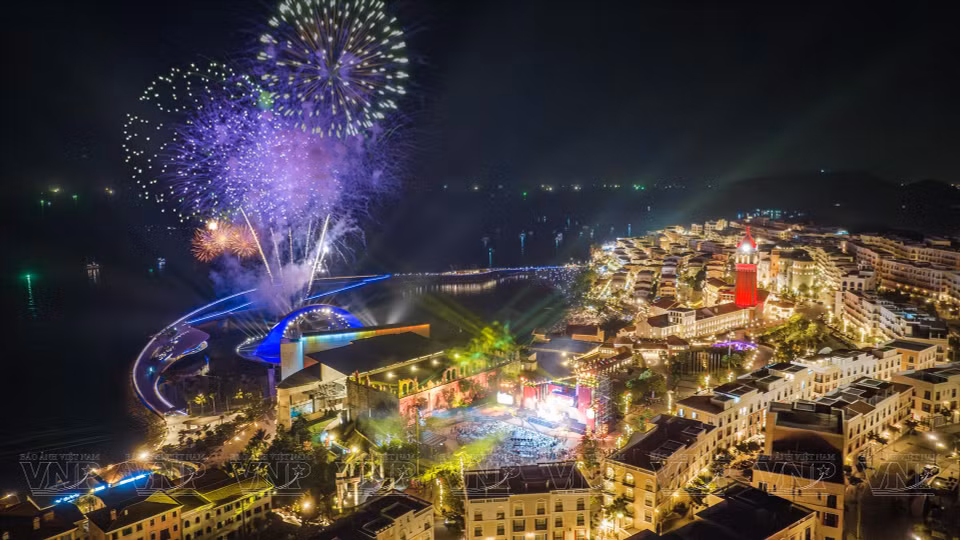 Feu d'artifice à Sunset Town. Photo : Sun Group