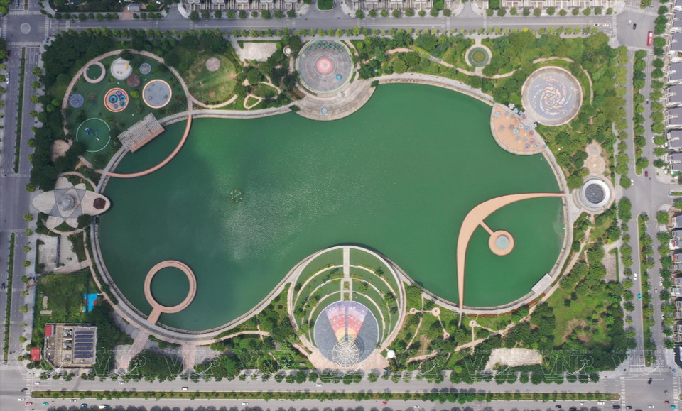 Le point central du parc d'astronomie est le lac Bach Hop Thuy, de 6 hectares. Photo : Vietnam Illustré